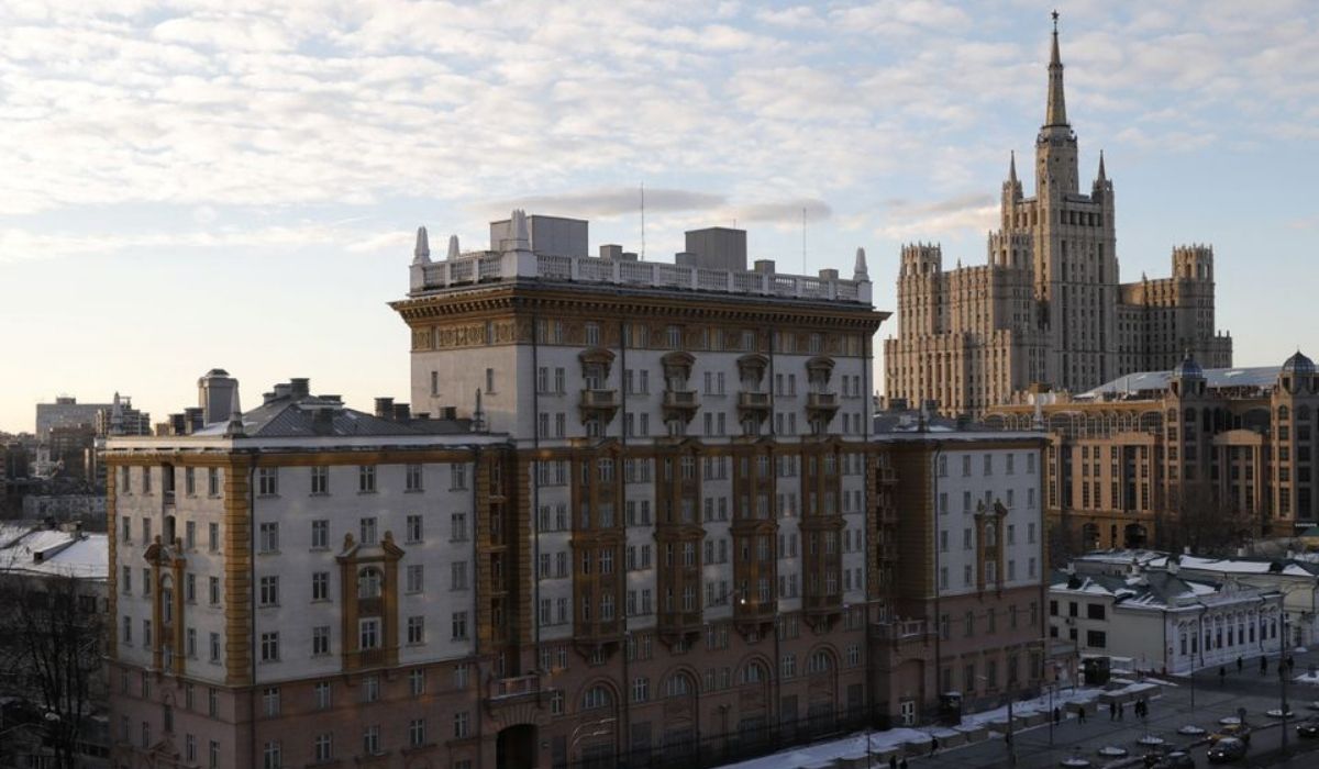 Don't close the embassy, U.S. ambassador tells Russia